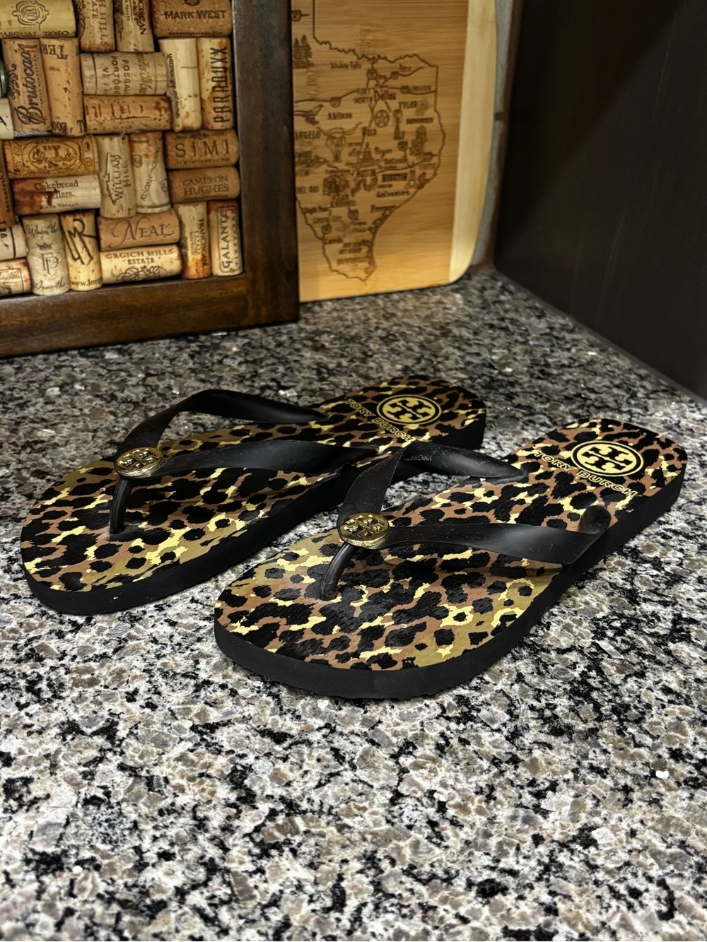 Tory Burch Miller Leopard Print Flip Flop Sandals Size 8 - Picture 2 of 7